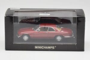 Jaguar XJ12 Coupe Regency Červený Minichamps 1:43 400130461 Kov – obrázek 4 z 4