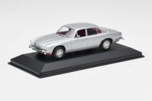 Jaguar XJ12 Series II Stříbrný Minichamps 1:43 400130401 Kov – obrázek 2 z 4
