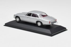 Jaguar XJ12 Series II Stříbrný Minichamps 1:43 400130401 Kov – obrázek 3 z 4