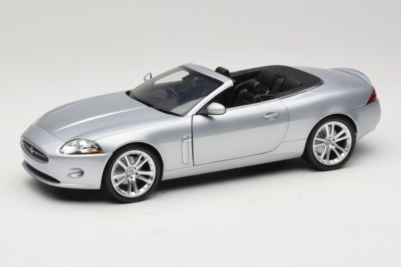 Jaguar XK X150 Kabriolet Stříbrný Minichamps 1:18 150130531 Kov