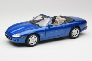 Jaguar XK8 X100 Kabriolet Azure Modrý Maisto 1:18 50286 Kov