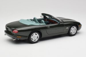 Jaguar XK8 X100 Kabriolet British Racing Zelený Maisto 1:18 50285 Kov – obrázek 3 z 8