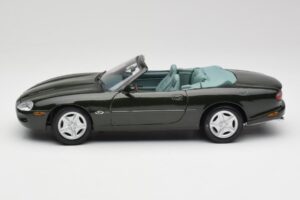 Jaguar XK8 X100 Kabriolet British Racing Zelený Maisto 1:18 50285 Kov – obrázek 4 z 8