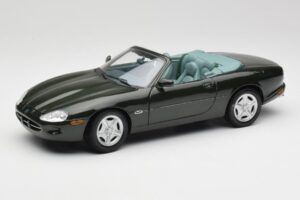 Jaguar XK8 X100 Kabriolet British Racing Zelený Maisto 1:18 50285 Kov
