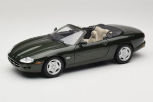 Jaguar XK8 Green Metallic Světle Šedý Interiér Maisto 1:18 31836 Kov