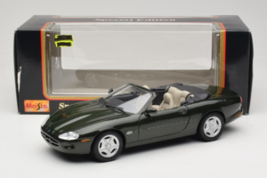 Jaguar XK8 Green Metallic Světle Šedý Interiér Maisto 1:18 31836 Kov – obrázek 8 z 8