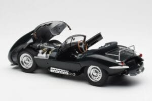 Jaguar XKSS Steve McQueen Personal Car AUTOart 1:18 73526 Kov – obrázek 5 z 8