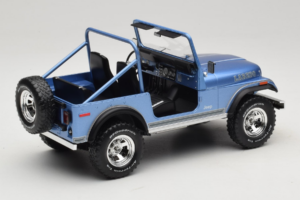 Jeep CJ-7 Laredo Modrý MCG 1:18 MCG18553 Kov – obrázek 2 z 6