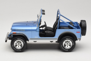 Jeep CJ-7 Laredo Modrý MCG 1:18 MCG18553 Kov – obrázek 3 z 6