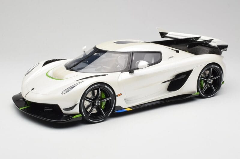 Koenigsegg Jesko Attack Crystal White Pearl GT Spirit 1:12 GT501 Pryskyřice