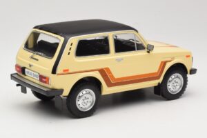 Lada Niva 2121 California Béžová MCG 1:18 MCG18004 Kov – obrázek 2 z 6