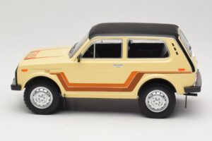 Lada Niva 2121 California Béžová MCG 1:18 MCG18004 Kov – obrázek 3 z 6