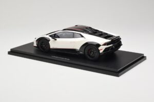 Lamborghini Huracan Sterrato No. 63 Bílý TopSpeed 1:18 TS0610 Pryskyřice – obrázek 5 z 6