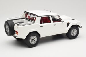 Lamborghini LM002 Bílý Kyosho 1:18 GTS18508W Pryskyřice – obrázek 2 z 6