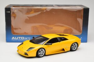 Lamborghini Murcielago LP640 Giallo Orion AUTOart 1:18 74511 Kov – obrázek 8 z 8