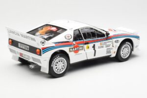 Lancia 037 Martini #1 W. Rohrl / C. Geistdorfer Winner Rally Monte Carlo 1983 Noční Verze Kyosho 1:18 08306A Kov – obrázek 3 z 8