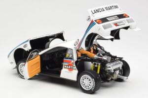 Lancia 037 Martini #1 W. Rohrl / C. Geistdorfer Winner Rally Monte Carlo 1983 Noční Verze Kyosho 1:18 08306A Kov – obrázek 5 z 8