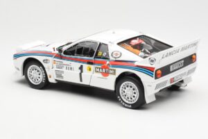 Lancia 037 Martini #1 W. Rohrl / C. Geistdorfer Winner Rally Monte Carlo 1983 Noční Verze Kyosho 1:18 08306A Kov – obrázek 7 z 8