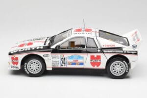 Lancia 037 #1 G. Cunico / E. Bartolich Targa Florio Winner 1983 Kyosho 1:18 08302H Kov – obrázek 4 z 8