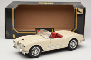 Lancia Aurelia B24 Spider Béžový Bburago 1:18 3010-M2 Kov – obrázek 8 z 8