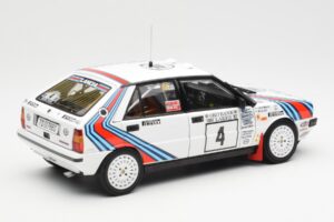 Lancia Delta HF 4WD #4 M. Alen / I. Kivimaki Martini Rally 1000 Lakes 1987 Kyosho 1:18 08960B Kov – obrázek 3 z 8