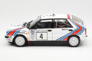 Lancia Delta HF 4WD #4 M. Alen / I. Kivimaki Martini Rally 1000 Lakes 1987 Kyosho 1:18 08960B Kov – obrázek 4 z 8
