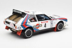 Lancia Delta S4 Martini #4 H. Toivonen / S. Cresto Rally Tour de Corse 1986 AUTOart 1:18 88620 Kov – obrázek 3 z 8