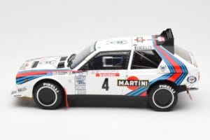 Lancia Delta S4 Martini #4 H. Toivonen / S. Cresto Rally Tour de Corse 1986 AUTOart 1:18 88620 Kov – obrázek 4 z 8