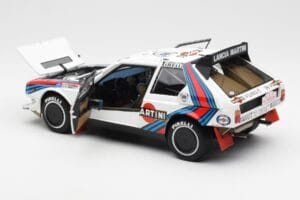Lancia Delta S4 Martini #4 H. Toivonen / S. Cresto Rally Tour de Corse 1986 AUTOart 1:18 88620 Kov – obrázek 5 z 8