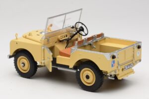 Land Rover 88 Series I RAF Beige Minichamps 1:18 150168911 Kov – obrázek 5 z 8