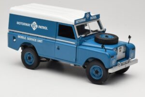 Land Rover Series III 109 Soft Top Motorway Patrol Modrý Eagles Race 1:18 4403 Kov – obrázek 6 z 8
