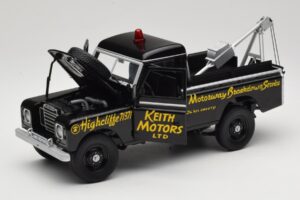 Land Rover Series III Záchranné Vozidlo Černý Universal Hobbies 1:18 4411 Kov – obrázek 2 z 8