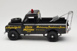 Land Rover Series III Záchranné Vozidlo Černý Universal Hobbies 1:18 4411 Kov – obrázek 4 z 8