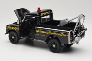 Land Rover Series III Záchranné Vozidlo Černý Universal Hobbies 1:18 4411 Kov – obrázek 5 z 8