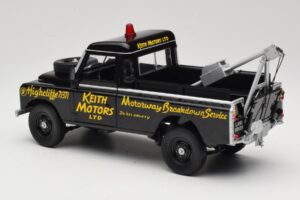 Land Rover Series III Záchranné Vozidlo Černý Universal Hobbies 1:18 4411 Kov – obrázek 7 z 8