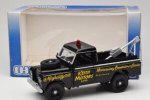 Land Rover Series III Záchranné Vozidlo Černý Universal Hobbies 1:18 4411 Kov – obrázek 8 z 8