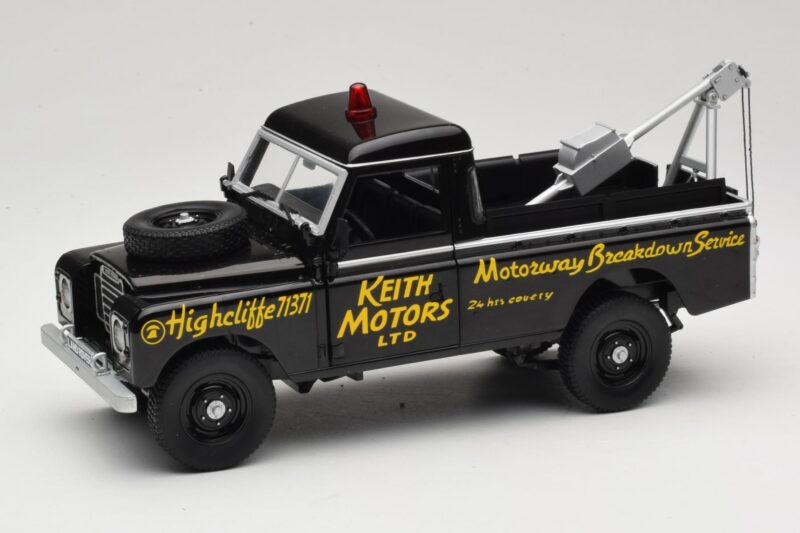 Land Rover Series III Záchranné Vozidlo Černý Universal Hobbies 1:18 4411 Kov