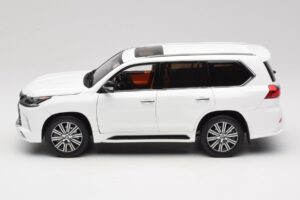 Lexus LX570 J200 Bílý LCD 1:18 LCD18010-WH Kov – obrázek 4 z 8