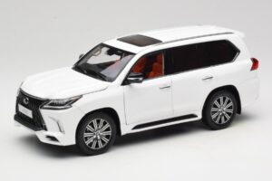 Lexus LX570 J200 Bílý LCD 1:18 LCD18010-WH Kov