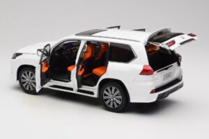 Lexus LX570 J200 Bílý LCD 1:18 LCD18010-WH Kov – obrázek 5 z 8