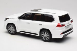 Lexus LX570 J200 Bílý LCD 1:18 LCD18010-WH Kov – obrázek 7 z 8