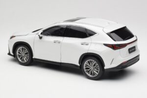Lexus NX450h+ AZ20 Bílý Kyosho 1:18 08968Q Pryskyřice – obrázek 7 z 8