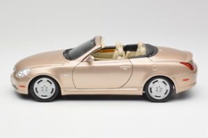 Lexus SC430 Béžový Maisto 1:18 31629 Kov – obrázek 4 z 8