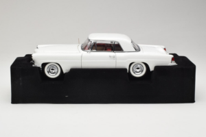 Lincoln Continental Mark II Bílý Road Signature 1:18 20078-P1 Kov – obrázek 3 z 6