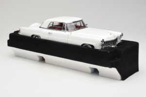 Lincoln Continental Mark II Bílý Road Signature 1:18 20078-P1 Kov – obrázek 4 z 6