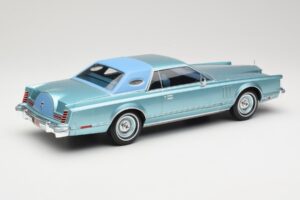 Lincoln Continental Mark V Blue Metallic MCG 1:18 MCG18369 Kov – obrázek 2 z 6