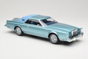 Lincoln Continental Mark V Blue Metallic MCG 1:18 MCG18369 Kov – obrázek 4 z 6