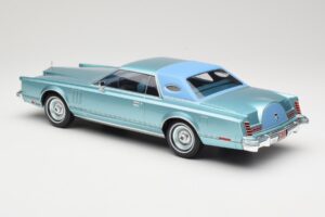 Lincoln Continental Mark V Blue Metallic MCG 1:18 MCG18369 Kov – obrázek 5 z 6