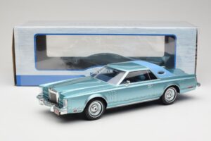 Lincoln Continental Mark V Blue Metallic MCG 1:18 MCG18369 Kov – obrázek 6 z 6