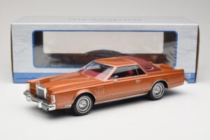 Lincoln Continental Mark V Crystal Apricot Metallic MCG 1:18 MCG18370 Kov – obrázek 6 z 6